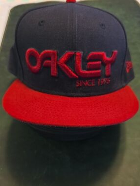 Oakley Navy and Red Flat-Brim Snapback Hat